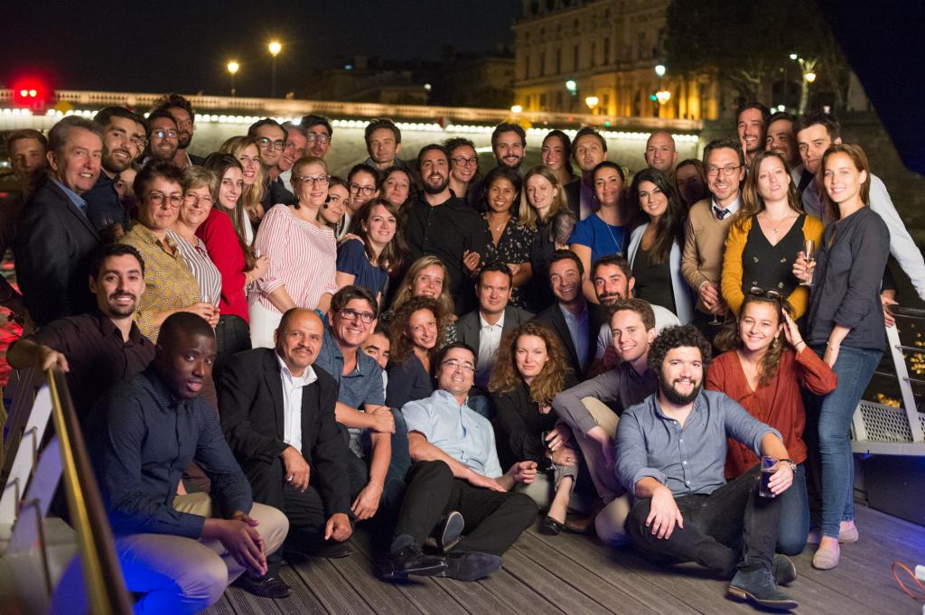Photo de groupe soirée CE sur une péniche