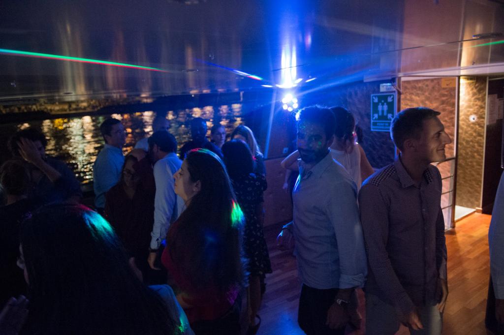 Soirée sur une péniche, photo de groupe