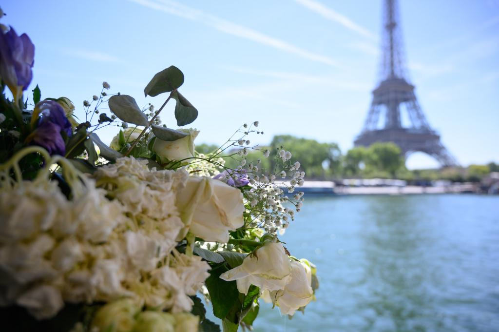 Photos de mariage sur une péniche - Vue tour Eiffel