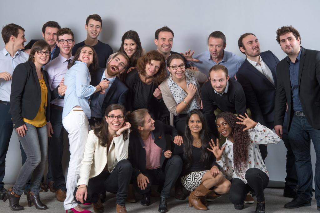 Photo décontractée de l equipe commerciale