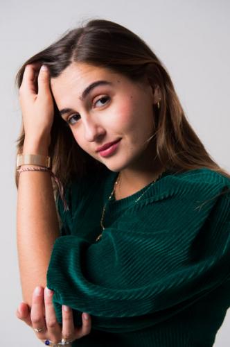 Portrait femme studio jeune