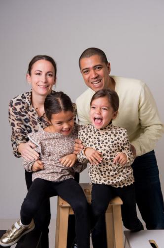 photo famille studio rires